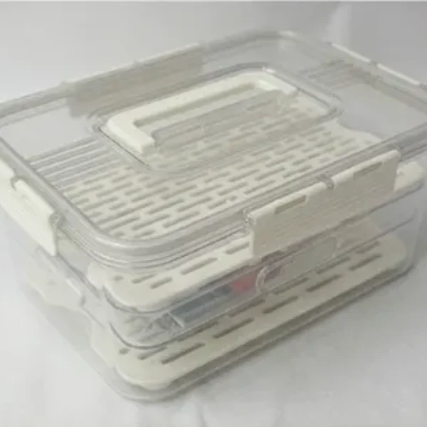 Contenedor acrílico de alimentos con tapa , asa y bandeja escurridora 31*23.8*6.8CM